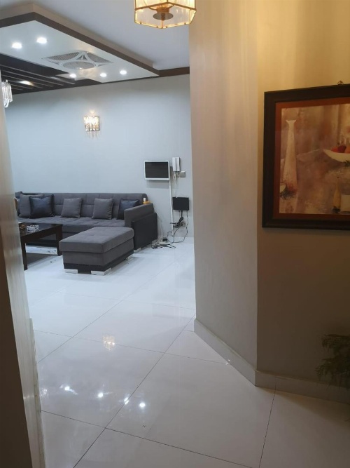 Country Club Apartment image 4