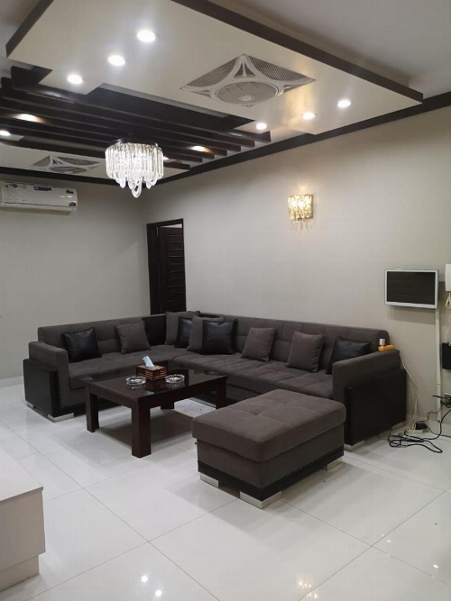 Country Club Apartment image 6