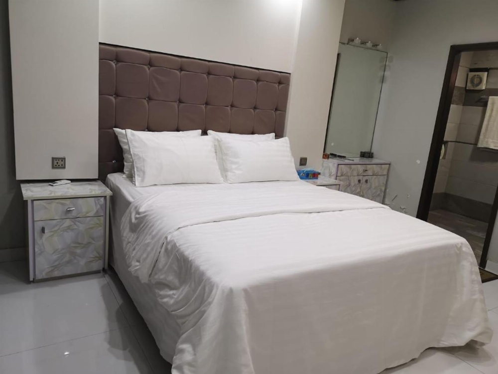 Country Club Apartment Main image