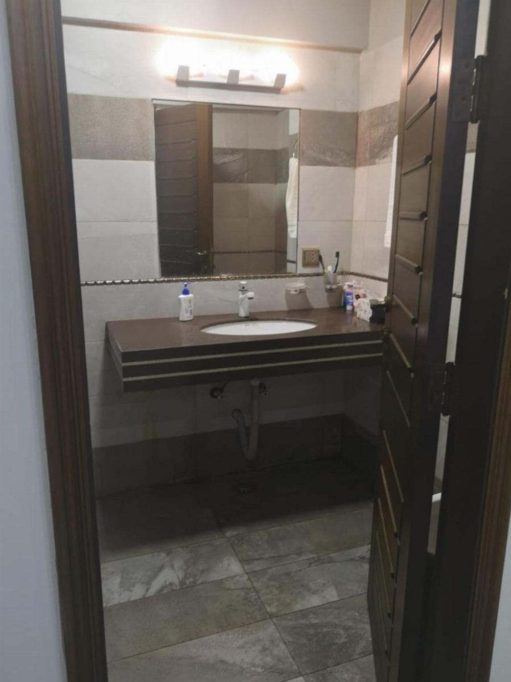 Country Club Apartment